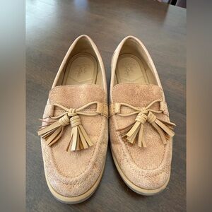 Crown Vintage Tan Tassel Loafers Size 6.5